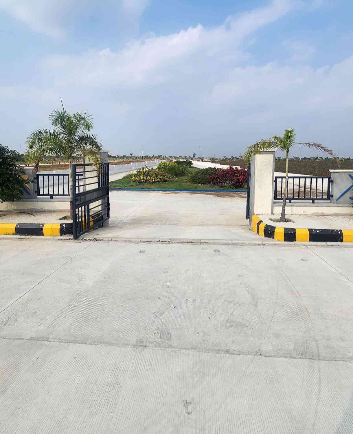 AKSHITA (GOLDEN BREEZE PHASE 4)